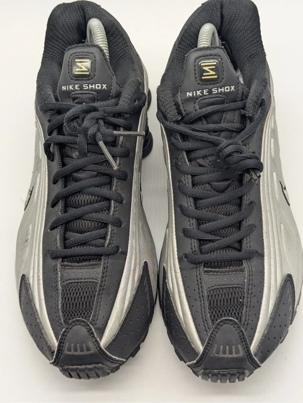 Nike Shox R4 Black Metallic Silver Shoes Mens Size 8.5 / Women's 10 104265-045